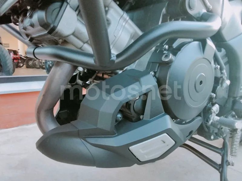 Suzuki V-Strom 1000 - Vista 6