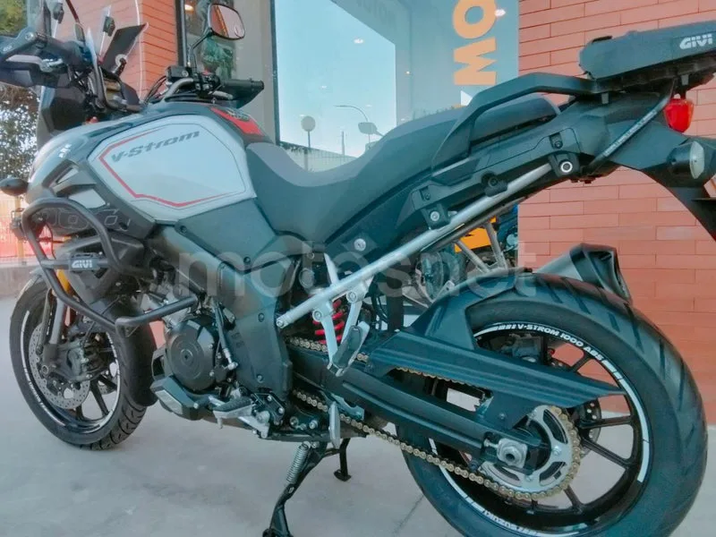 Suzuki V-Strom 1000 - Vista 8