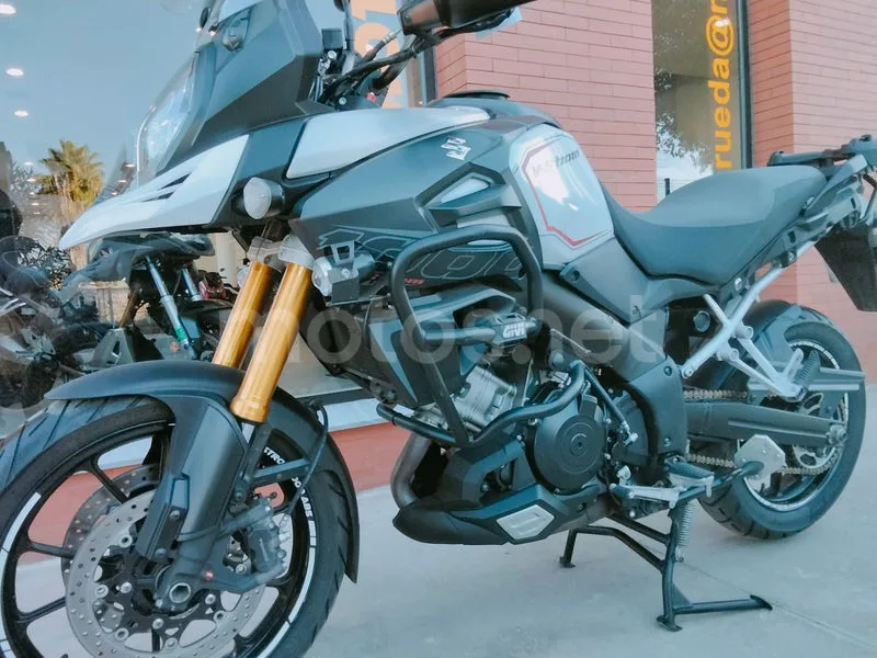 Suzuki V-Strom 1000 - Vista 9