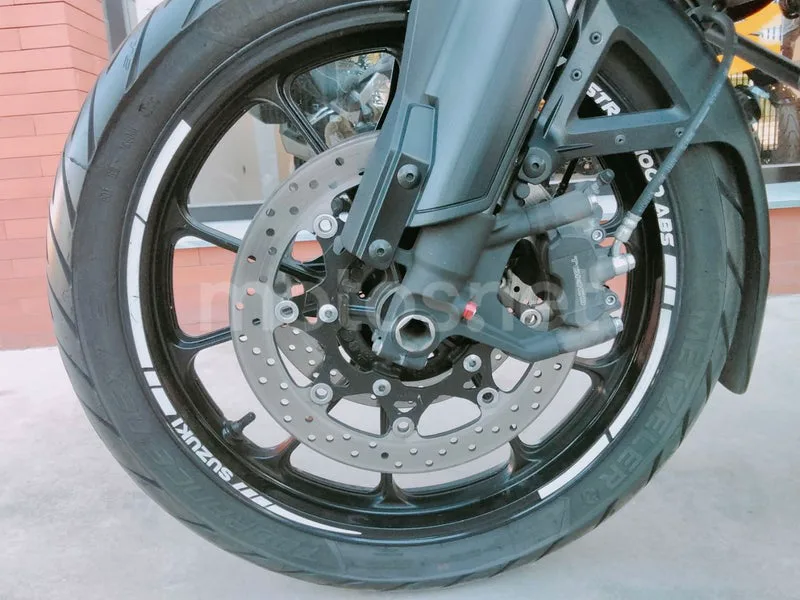 Suzuki V-Strom 1000 - Vista 10