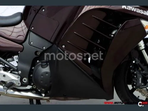Kawasaki 1400GTR - Vista 6