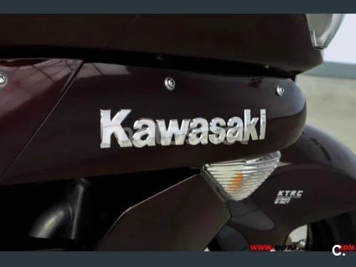 Kawasaki 1400GTR - Vista 8