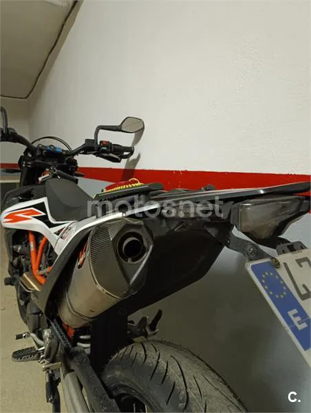 KTM 690 SMC R - Vista 4
