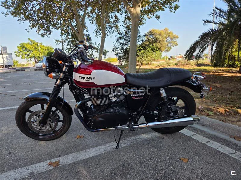 Triumph Bonneville - Vista 3
