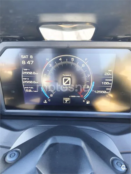 Yamaha TMAX - Vista 5