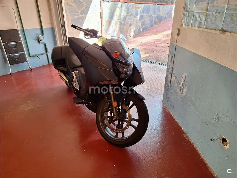 Honda NM4 Vultus - Vista 3