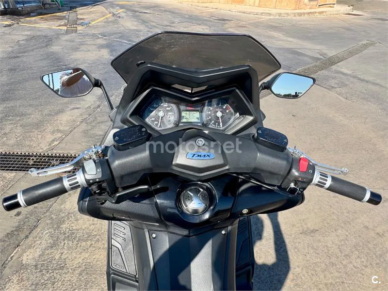 Yamaha TMAX - Vista 11