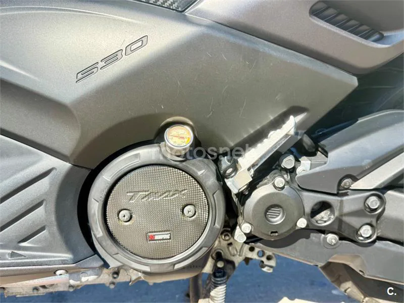 Yamaha TMAX - Vista 13