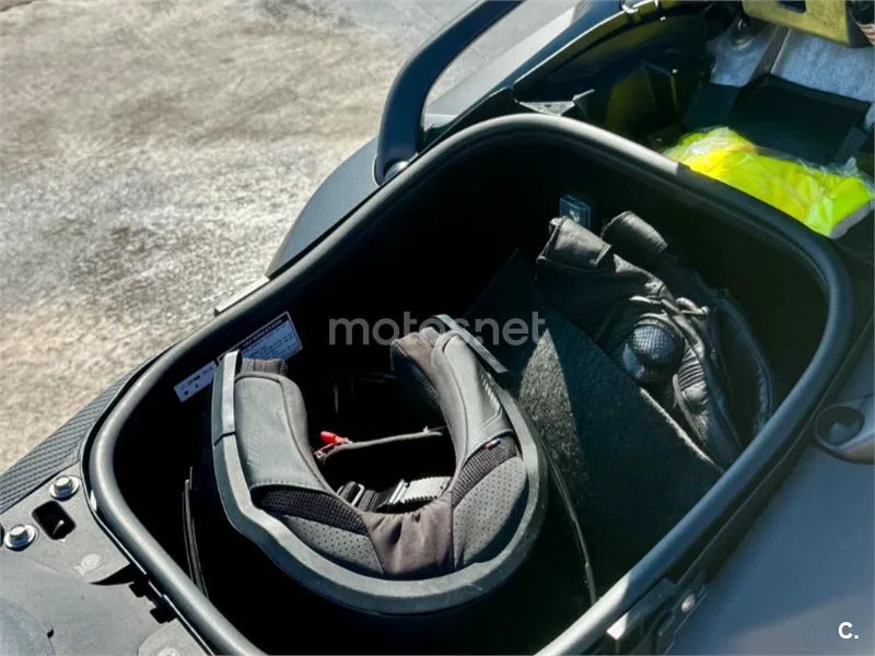 Yamaha TMAX - Vista 14