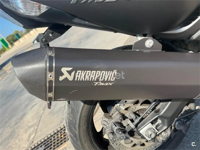 Yamaha TMAX - Vista 16
