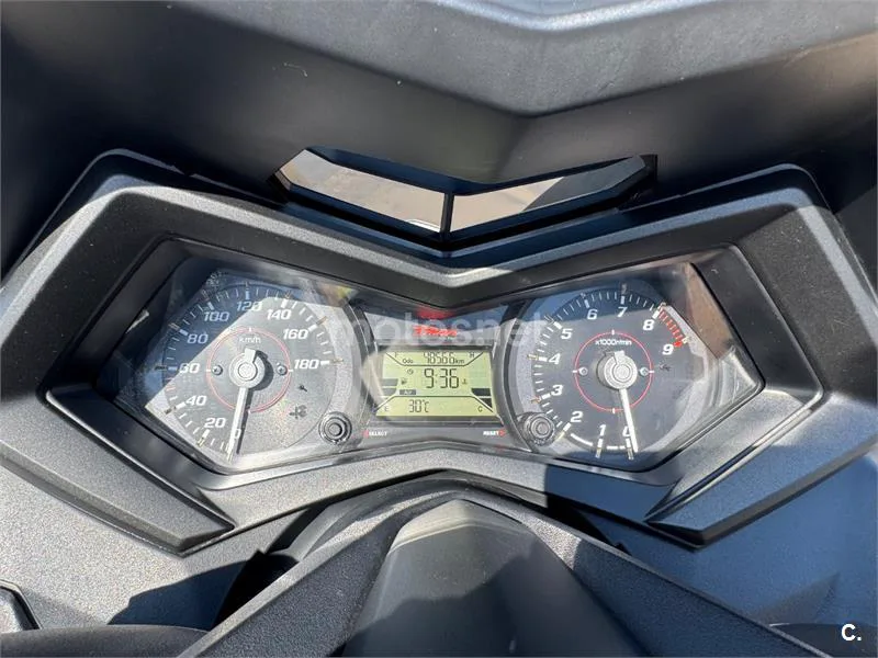 Yamaha TMAX - Vista 7
