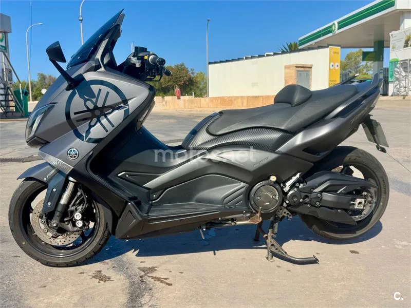 Yamaha TMAX - Vista 9
