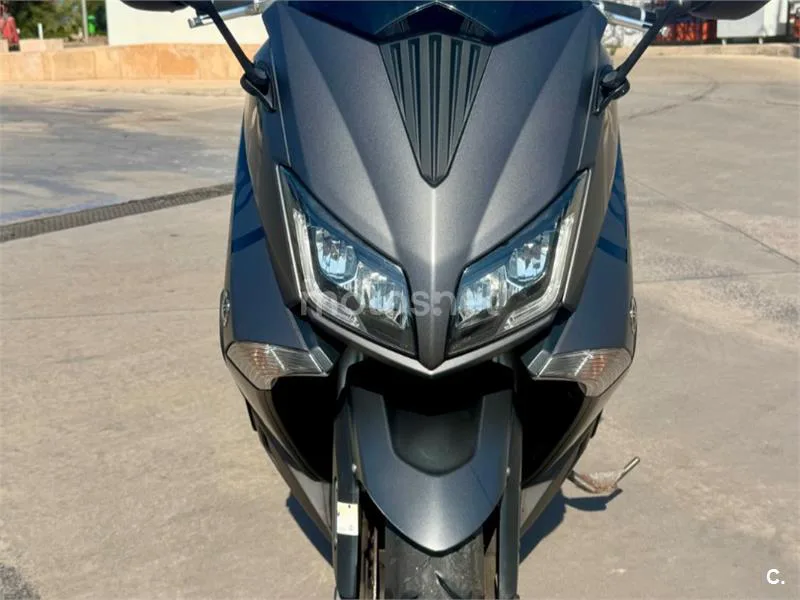 Yamaha TMAX - Vista 10