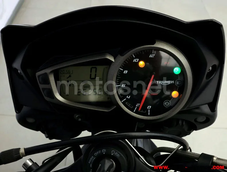 Triumph Street Triple - Vista 6