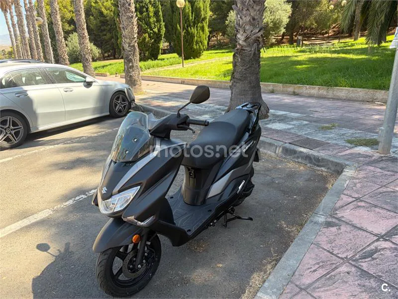 Suzuki Burgman Street 125 - Vista 3