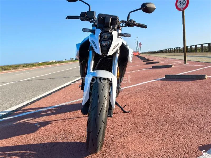 Suzuki GSX-8S - Vista 3