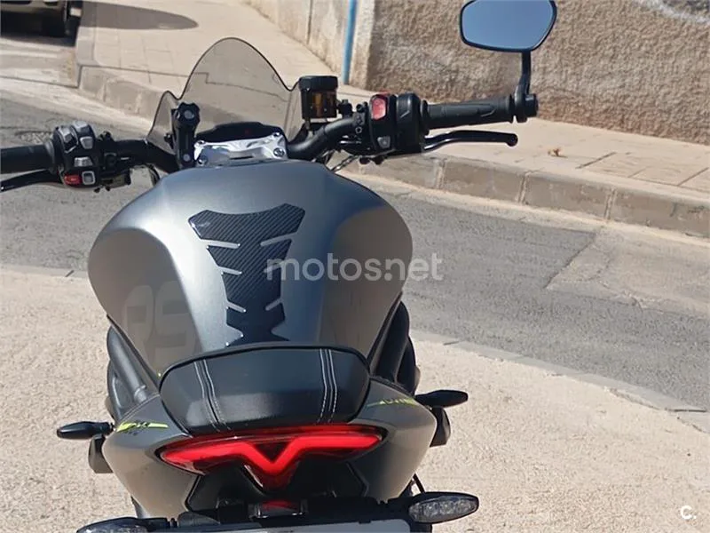 Triumph Speed Triple - Vista 3
