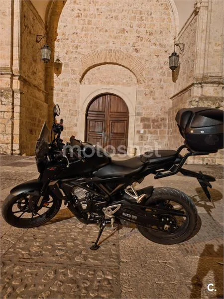 Honda CB125R - Vista 3