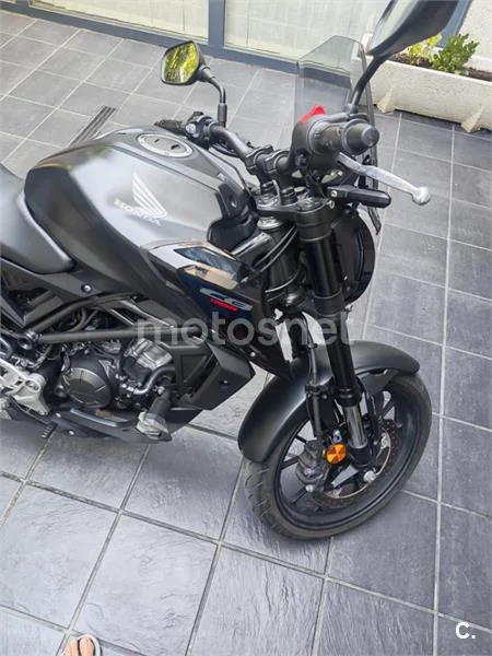 Honda CB125R - Vista 7