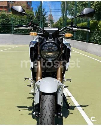 Honda CB125R - Vista 3