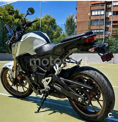 Honda CB125R - Vista 4