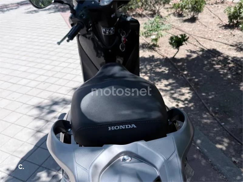 Honda SH125i - Vista 8