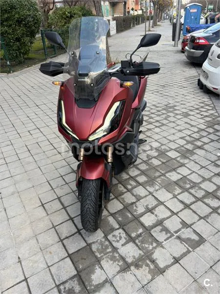 Honda ADV350 - Vista 4