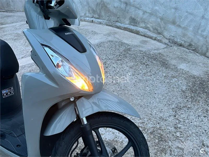 Honda Vision 110 - Vista 3