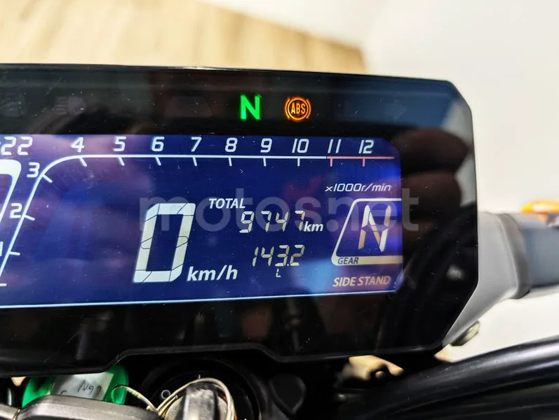 Honda CB125R - Vista 7