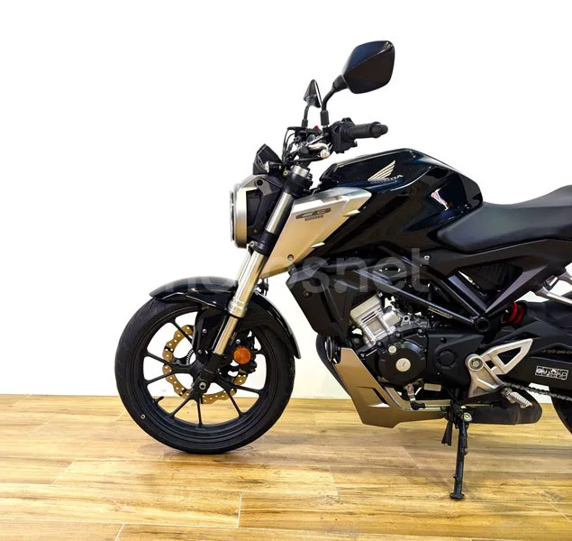 Honda CB125R - Vista 8