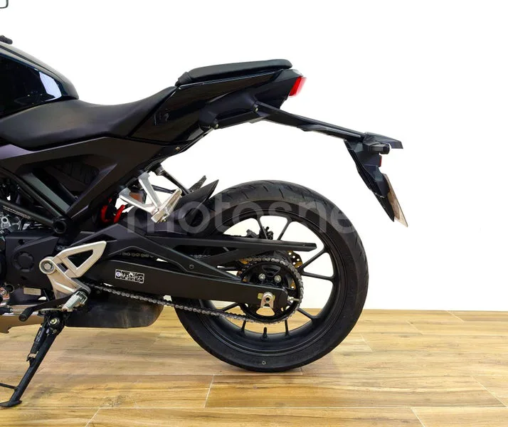 Honda CB125R - Vista 9