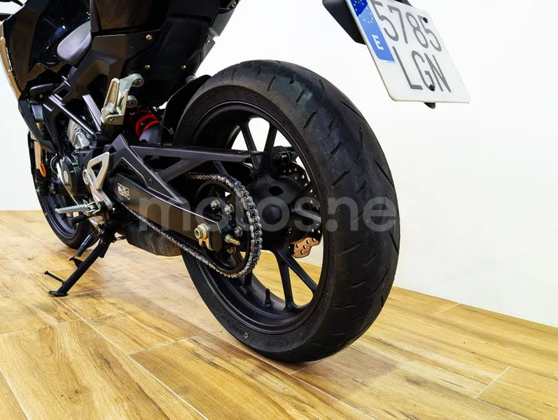 Honda CB125R - Vista 10