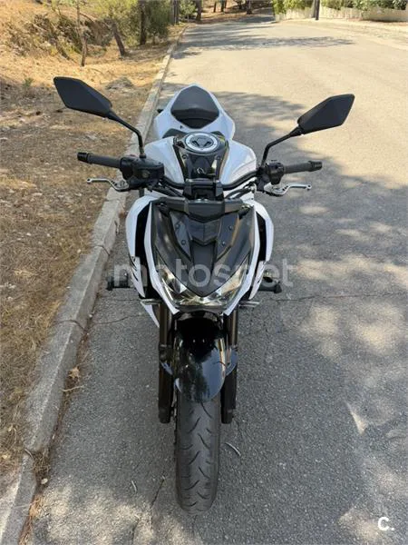 Kawasaki Z800 - Vista 3
