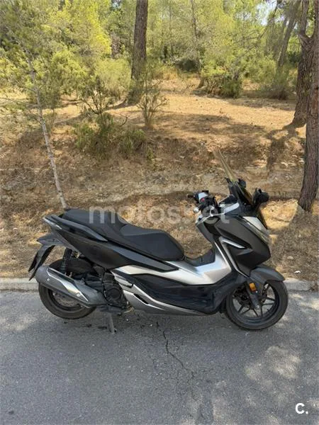 Honda Forza 350 - Vista 3