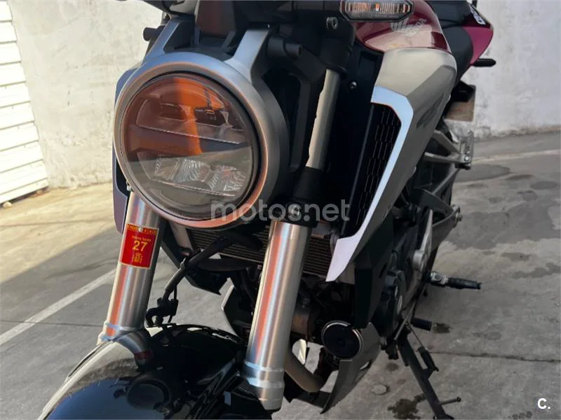 Honda CB125R - Vista 3