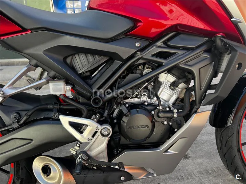 Honda CB125R - Vista 4