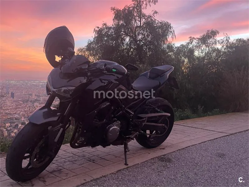Kawasaki Z900 - Vista 3