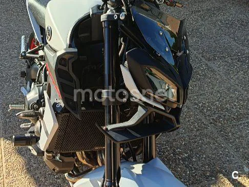 Yamaha MT-09 - Vista 3