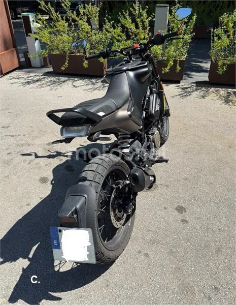 Husqvarna Svartpilen 401 - Vista 4