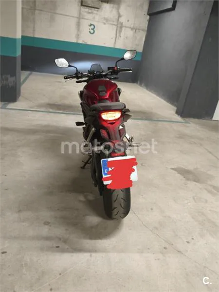 Honda CB650R - Vista 4