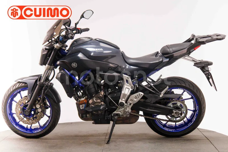 Yamaha MT-07 - Vista 8