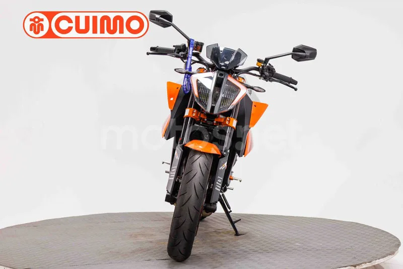 KTM 1290 Super Duke R - Vista 17