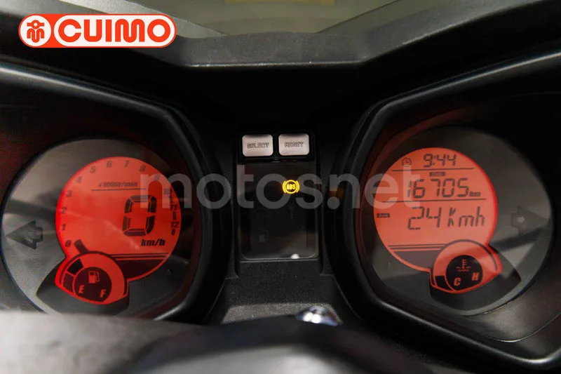 Yamaha XMAX 125 - Vista 23