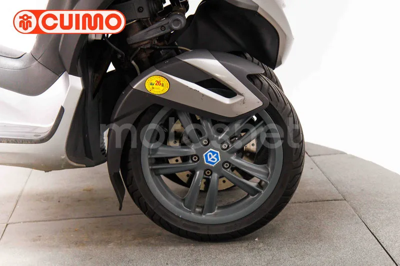 Piaggio MP3 Yourban 300 - Vista 13