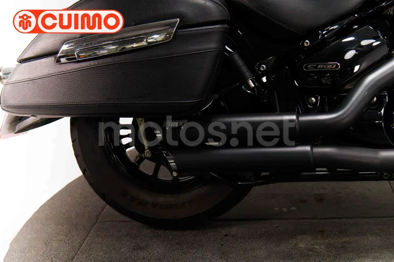 Suzuki Intruder C800 - Vista 17
