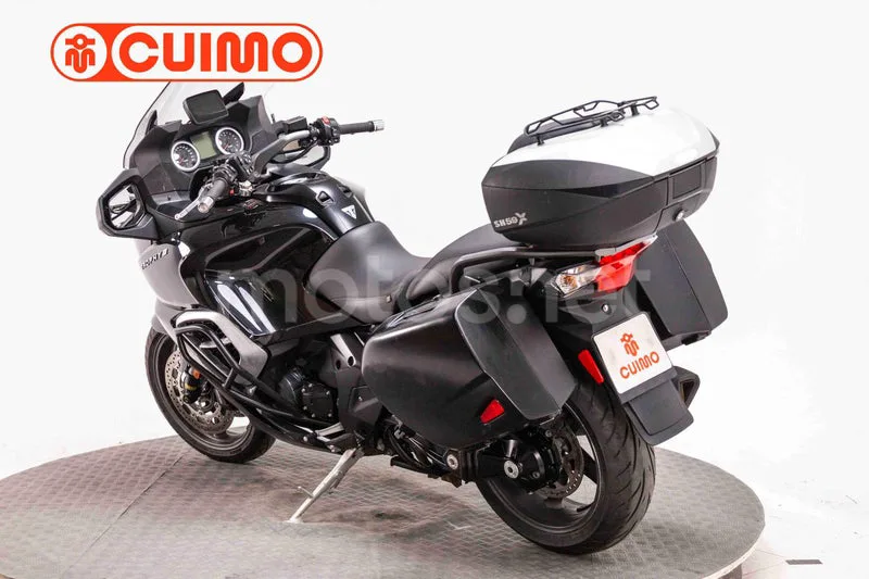 Triumph Trophy SE - Vista 14