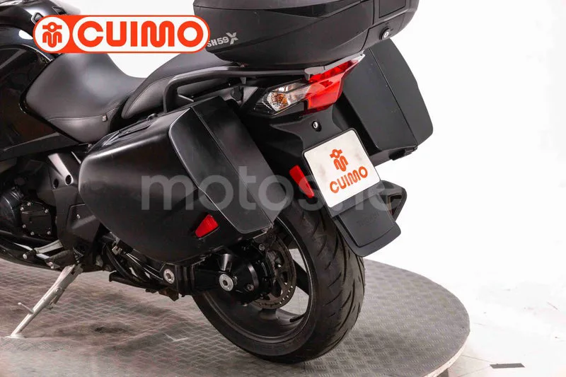 Triumph Trophy SE - Vista 16