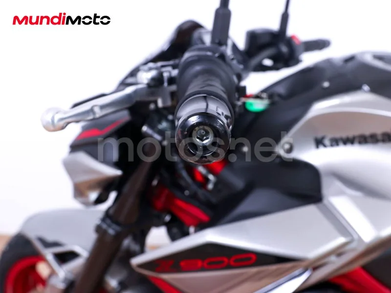 Kawasaki Z900 - Vista 17