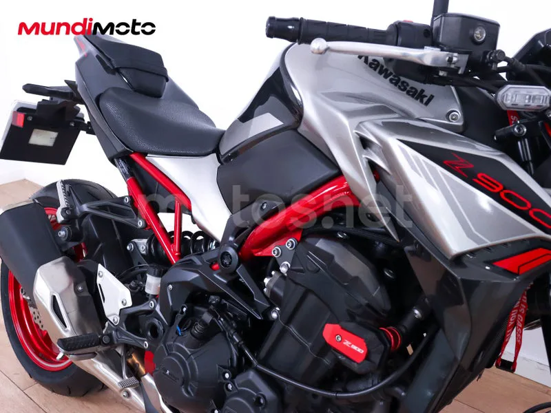 Kawasaki Z900 - Vista 19