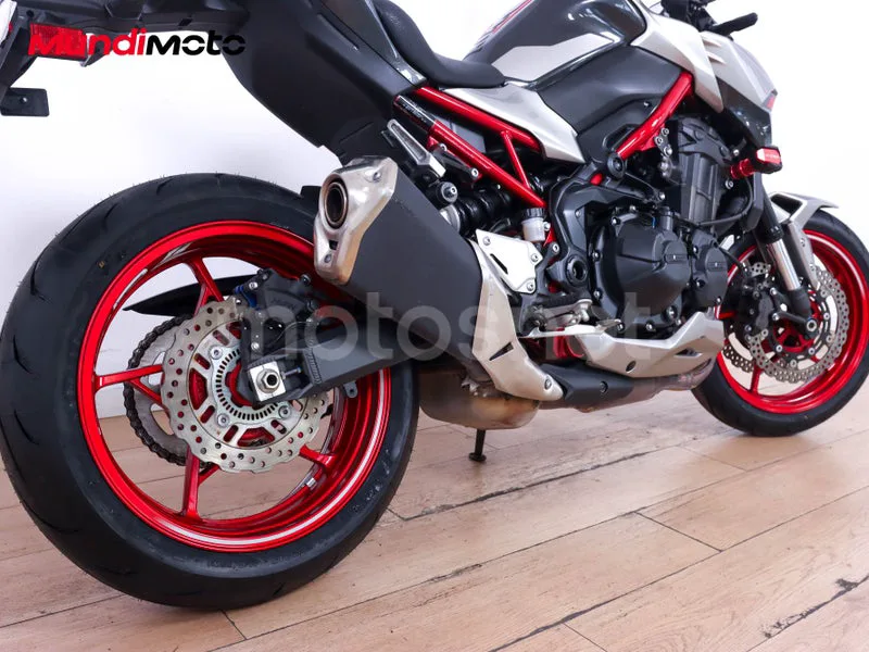 Kawasaki Z900 - Vista 4